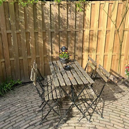 B En B Op Steendam, Tuinkamer Onder De Appelboom Exterior photo